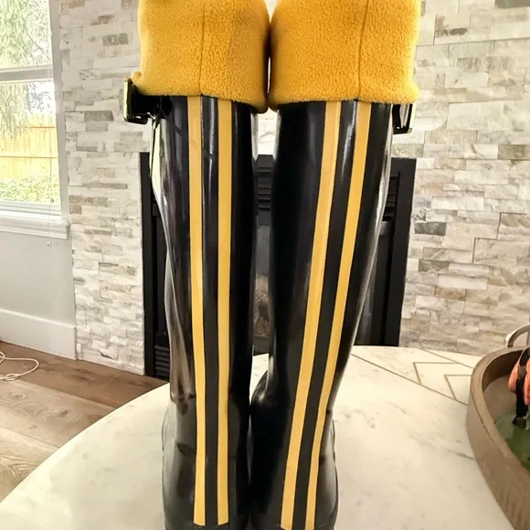 Joules Black Rain Boots with Yellow Trim - Picture 4 of 9